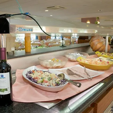 梅德普拉亚萨鲁金字塔酒店 萨洛